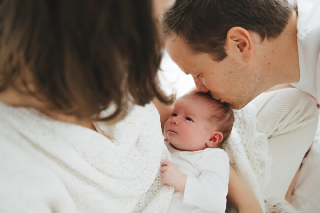 Neugeborenen Shooting zu Hause 10