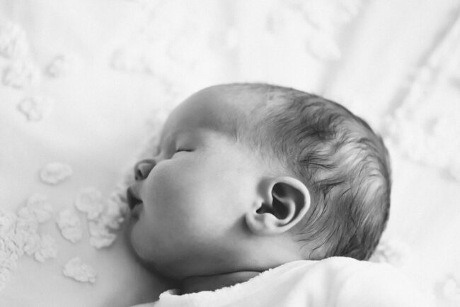 Neugeborenen Shooting zu Hause 44